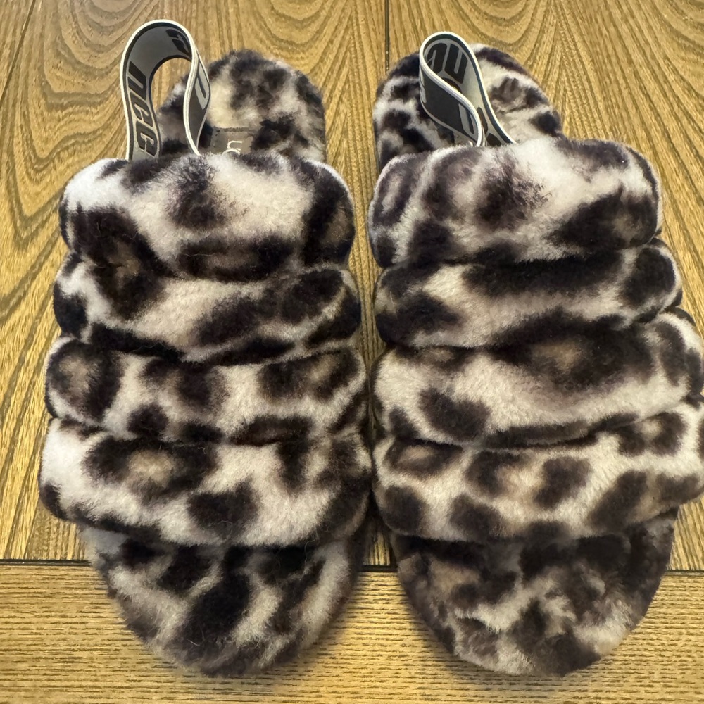 Ugg Purple Leopard Print Women's Slippers
Size 7 
Great condition